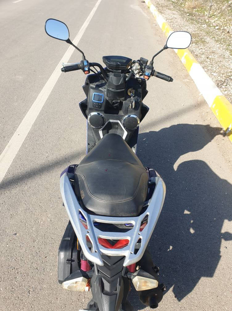 سلام علیکم ماتۆر کیمکۆ ماکس 2021  مەکینە 150CC ماتۆرێکی بێ کێشەیە زۆر بە قۆەتە و فول مواسەفات 4 سماعەی دەنگ گەورەی خۆشی هه یە شوێنی شحن کردنەوەی مۆبایلی هه یە شەغاڵە و بە کۆنترۆڵ پێ دەبێت پاتریەکی نووێیم تازە بۆ گۆریوە 7 رەنگ گێچی دەگۆرێت هیچ کێشەکی نیە بەس هندری تێک چوە و  چاک دەبێت بێ کێشە نرخی 1 ملێۆنە و لە هه ولێرم ڤیدیۆی ماتۆرەکەشم گرتوە ئەوەی ویستی نامە بنێری بۆی دەنێرم أربيل, العراق


**إذا كنت صاحب هذا الإعلان وتريد حذفه لأي سبب، رجاءا أرسل رسالة إلى الدعم الفني**