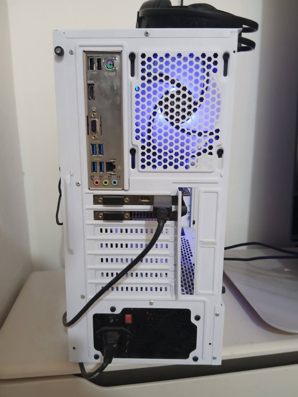 للبيع pc استخدام قليل كما موضح في الصورة السعر 950 ألف 
مكاني محافظة الديوانية 

1-Intel(R) Core(TM) i5-10400F CPU @ 2.90GHz  (2.90 GHz) الجيل العاشر 
2- ذاكرة رام 16  /  8×8 
3- هارد ssd 128 
4- هارد خارجي HDD 500
5- يو بي أس 850 
6 - تبريد غازي 
7- سماعات كيمنك صوت محيطي 
8- كارت شاشة انفيديا  GTX 1060 3GB


**إذا كنت صاحب هذا الإعلان وتريد حذفه لأي سبب، رجاءا أرسل رسالة إلى الدعم الفني**