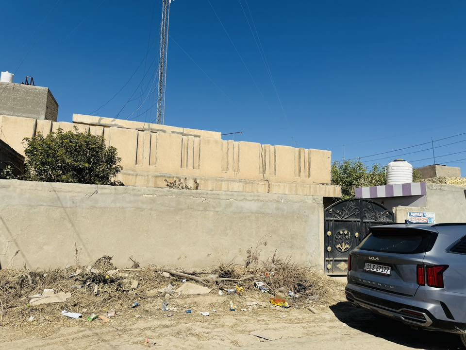 السلام عليكم
بـيت للبـيع المسـاحه 400 مـتر طابـو صـرف بأسمي مداور ثاني يوم  
موقع تجاري
مگون مـــن 
ثلاث غرف نـوم + صـالة +استقبال
+ مطبخ 
+ صحيات داخليه ـ وخارجـية 
طـابوگ جـمهوري + صب گونگريت مسـلح 
+مناور داير مداير البـيت
يحتـوي على 3 حدائق 
+ محـل سوبر ماركت 
رگن على شارعين عرض الشارع 15 متر
 تبليط ومجاري بالباب 
العنوان حـي العسـگري _الشارع الرئيسي مقابل اياد حسونـي 
للاستفسار الاتصال على الرقم 
***********
