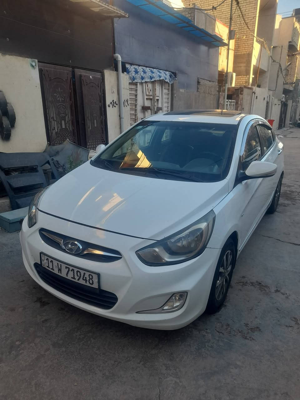 السلام عليكم 
للبيع او مراوس 
أكسنت 2014 خليجي 
محرك 1.6 دوش 
السيارة مكفولة 
ماعده بارد بالجاملغ الأيمن والباب  الأيمن والدوسة صبغ فقط ماشية 100 الف المواصفات فتحة سقف شاشه كبير كامره تحكم ستيرن حساسات خلفي 
((رقم بغداد تحويل ثاني يوم )) السيارة جاهزة 
مكينه وكير مكفولات مكينه مامفتوحة شرط 
مكانه:- بغداد الدولعي 
السعر:- 103 بيه مجال
الرقم:- ***********
