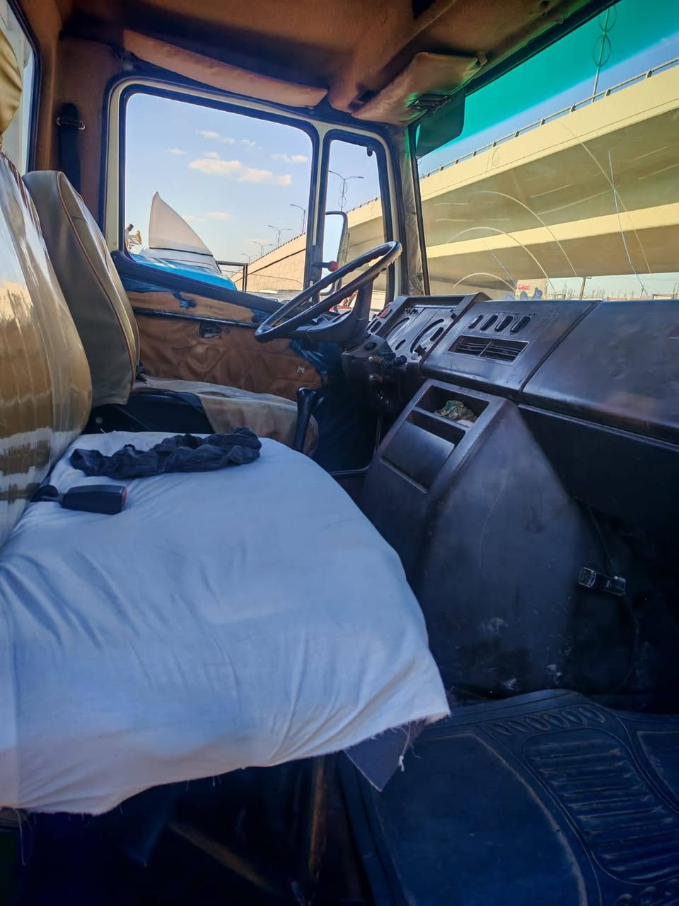 السلام عليكم مارسدس بزون للبيع موديل 1992 كير مكينه اكسل شاصي رقم شاصي كله مكفول سياره نظيفه مكان بغداد الزعفرانيه *********** مكلف بالنشر رقم بغداد
