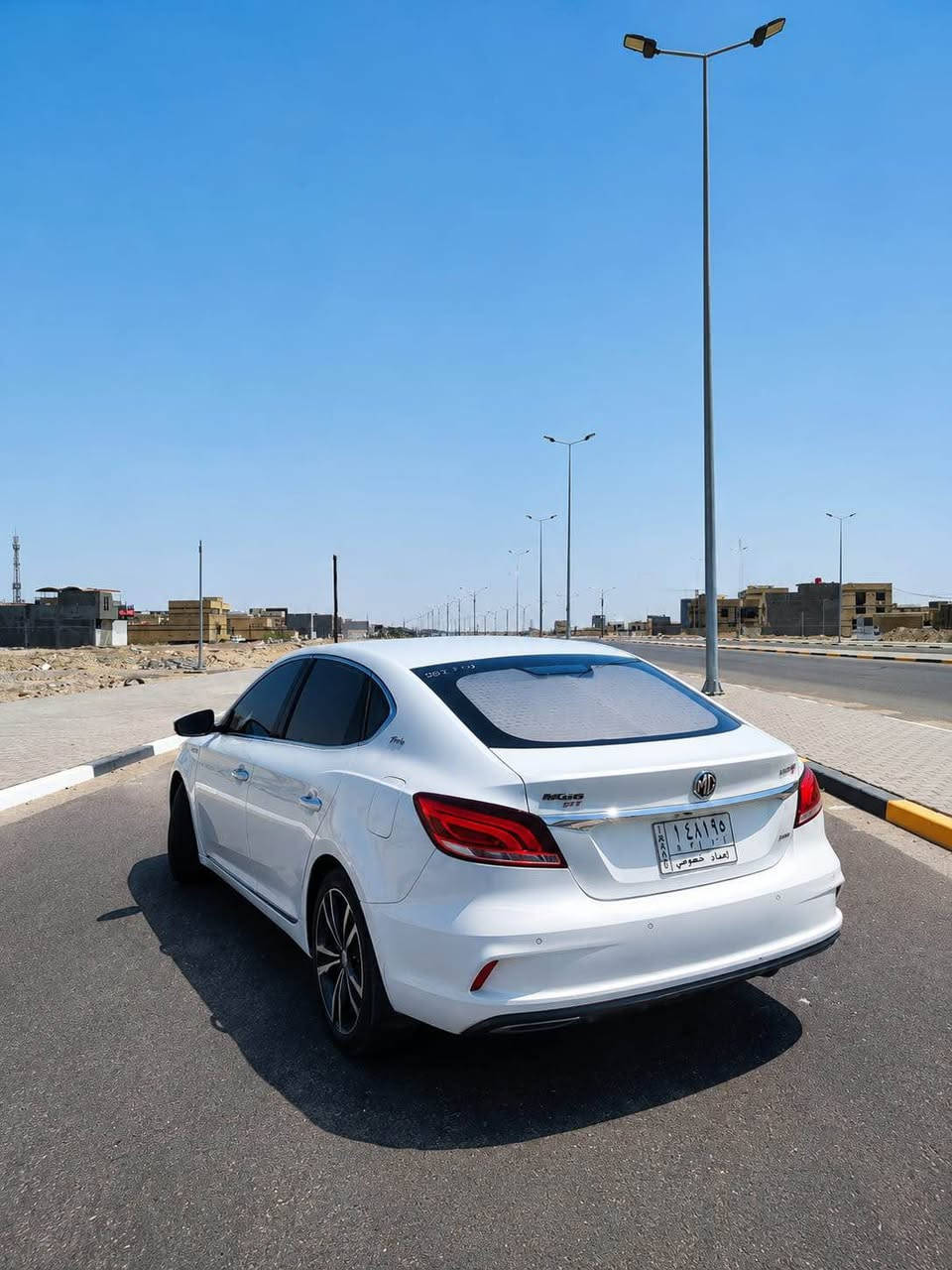 السلام عليكم 
MG6. مديل 2021 السياره طالعه 2022 
السياره  خليجي مكفوله بيها بارد جهت الراكب بين الباب الخلفي والداير 
وجهت السايق شخوط بسيطه فقط 
السياره فول مواصفات 
مكينه 1500 تيربو 
الگير 7 نمر دبل اكلج تعشيق رياضي 
الكهربائيات بوش 
السياره جلد اصلي لون احمر 
شاشة عدادات 
شاشه وسطيه 
مثبت سرعه 
تحكم استيرن 
مرايه شفط 
اضائه ترحيبيه 
تبريد خلفي 
حساسات خلفيه وكامره خلفيه 
لد امامي + لد خلفي  
اضائه متفاعله مع دوران الاستيرن 
سماعات عدد 6  
فتحة سقف 

ويل 18 
ممشى السياره 125 الف 
السياره بعدهابضمان الشركه بعدلها سنه ونصف 
سعر السياره 115 وبيها مجال بسيط 
للتواصل على هذا الرقم *********** البصرة, العراق

