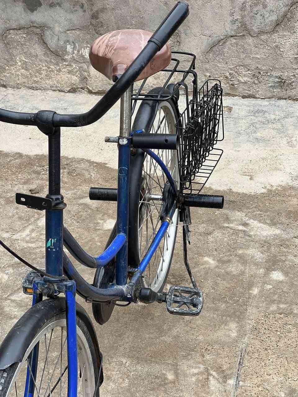 السلام عليكم
بايسكل للببع 
حجم24 
لسعر 70 

بايسكل نضيف وجديد

‏المكان واسط كوت 

رقم الهاتف:***********
