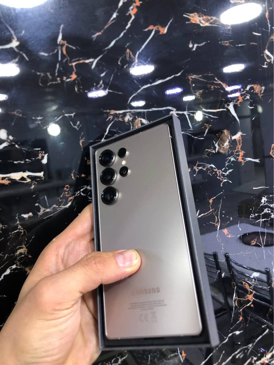 Samsung galaxy s25 ULTRA 
ڕەنگە تایبەتەکە ڕەنگی Titaniume 
100%خاوێن
لۆک تەنیا 3 ڕۆژ ئیشی کردووە 
زاکیرە 256 
رام 12 
کارتۆن و کامل ئەشیا 
مۆبایلەکە زۆر زۆر پاکە 
پێویست بە وەسف ناکات سەیری شوێنی شەحنەکەی بکە ئەزانی چەنێ ئیشی کردووە 
نرخی 770$ دۆلارو مامەڵە
***********
واتساپ 📞📞📞📞
ئەگەر موشتەری چات یان تێل بکە لە خزمەتتام السليمانية, العراق
