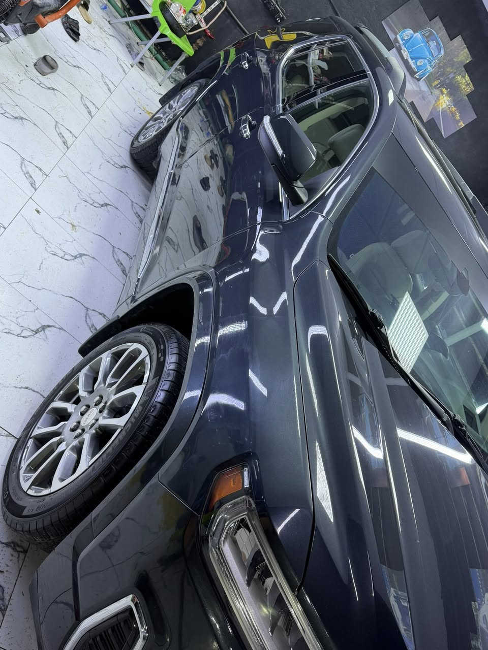 اكاديا دينالي 2023.  مرقم بغداد
حجم المحرك : 6 سلندر 3600

لون السيارة : لون رصاصي

الرقم  باسمي بغداد

المسافة المقطوعة : 22 الف

الضرر :  قبق جنطه وجاملغ وباب خلفي بارد

المواصفات:

•5 انظمة للقيادة 

•3 صفوف 7 راكب

•لايتات Led امامي وخلفي 

•رادارات أمامية وخلفية وجانبية 

•مقاعد جلد بريميوم مع تطريز دينالي

•شاشة كبيرة 8 انج تدعم Apple CarPlay/ Android Auto

•نظام Bose الصوتي ( راقي جدا وصوت عالي )

•تبريد وتدفئة للمقاعد الأمامية

•رادار تنبيه وتصادم

•تنبيه مغادرة المسار

•مثبت سرعة ذكي 

•مانع انزلاق + انظمة توازن متقدمة 

•تدفئة الستيرن

•نظام تشغيل عن بعد

•شاحن لاسلكي للموبايل

•فتح الجنطة لمس 

•نظام خرائط مدمج

•نظام USB متعدد بكل الصفوف

•نقطة عمياء

•توقف تلقائي عند الطوارئ

•حساسات ضغط الاطارات

•تنبيه المشاة

كشن هزاز 

تقفيل الجام  وتصعيد عن بعد 

•تبريد خلفي مع تحكم مستقل

•نظام (Oil Life Monitoring System) 

وغيرها من المواصفات الخاصة بفئة الدينالي

سعر 238

مكان السيارة كربلاء

***********
