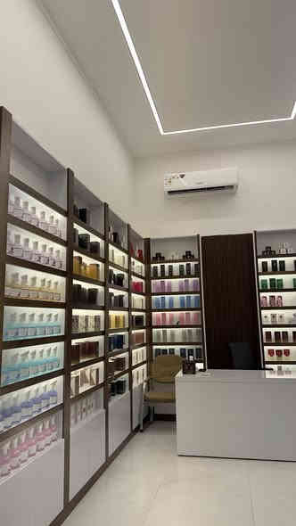 فاترينات للبيع  نضيفات تفصل زين خشب نوعيه زينه كمل من كلشي سعر خاص وبلا خدمه *********** رقم ***********@
