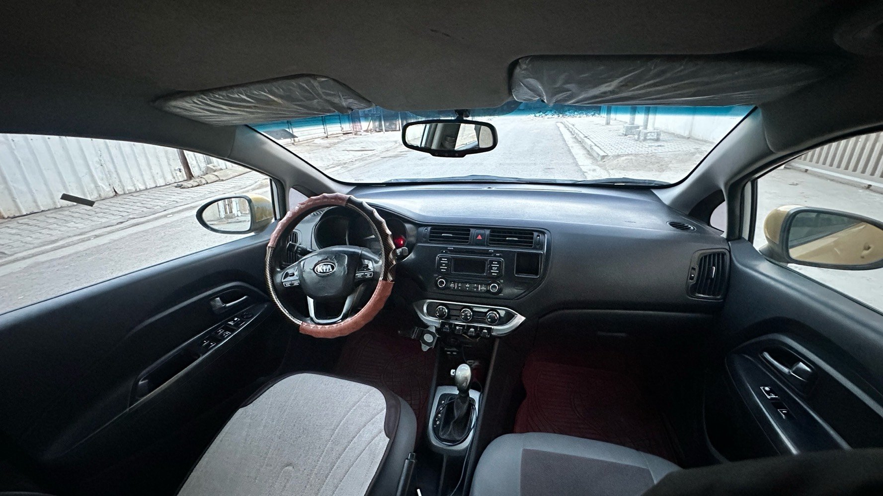 كيا ريو موديل 2013 وارد امريكي حادثه بنيد مبدل  ماشيه 187 مكينه 1600خير من الله سنويه لل2028 وبسمي  تبريد نقص غاز  فقط مكان بغداد الحسينيه سعر 70 وبيه مجال للتفاصيل ***********