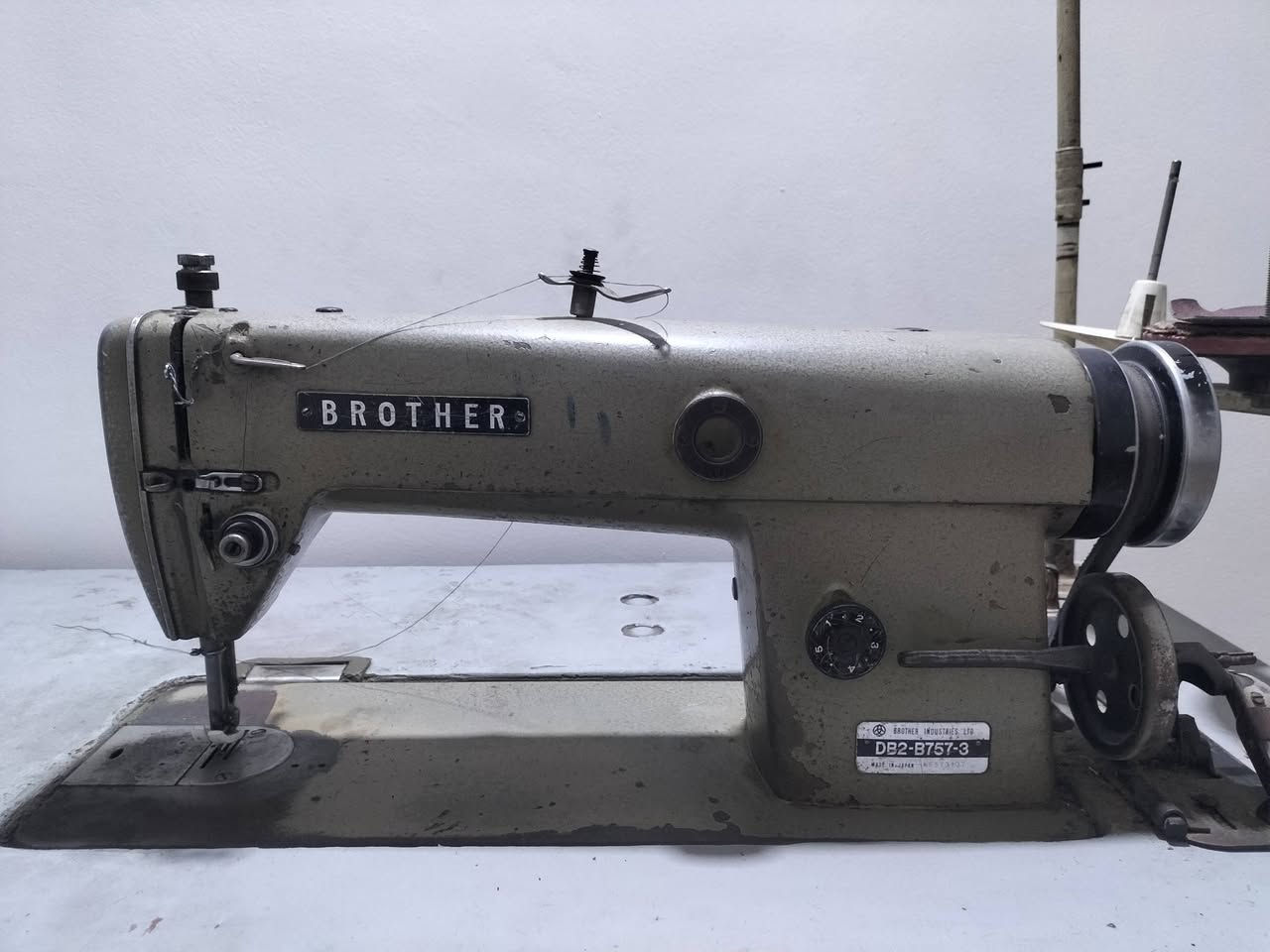 ماكينه صناعي تشتغل نظيفه للبيع هاتف ***********
