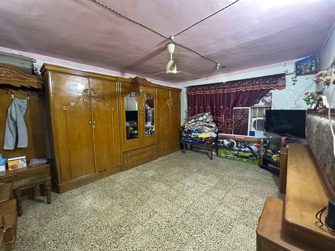 بيت للبيع مساحته 500 متر سند25 طابو صرف زراعي في محافظه بابل الحله صاير على شارعين وقريب على شارع 100 يبعد 150 متر عن شارع 100 بيه حديقه جبيره وكراج ياخذ 3 سيارات استقبال جبير وكاليدور وغرفتين ومطبخ متوفر كامل الخدمات الي يحب يستفسر عن السعر أو يشوف البيت يتصل بيه على خط أو وتساب هذه رقمي ***********
