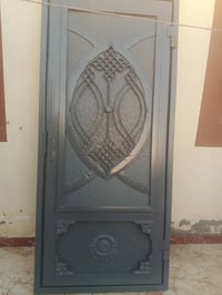باب حديد • مقاس ١٥٠سم • نظيف