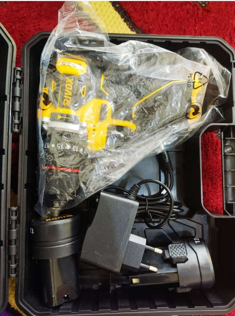 دريل شحن ريفوكس الاصلي ضمان مع دبل بطارية.. السعر 35.. شرط الاصلي  ***********
