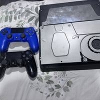 بلي 4 اونلاين ويه ملحقاته يد كوبي ويده اصليه تشتغل بس زر R2 ميتشغل و ن...