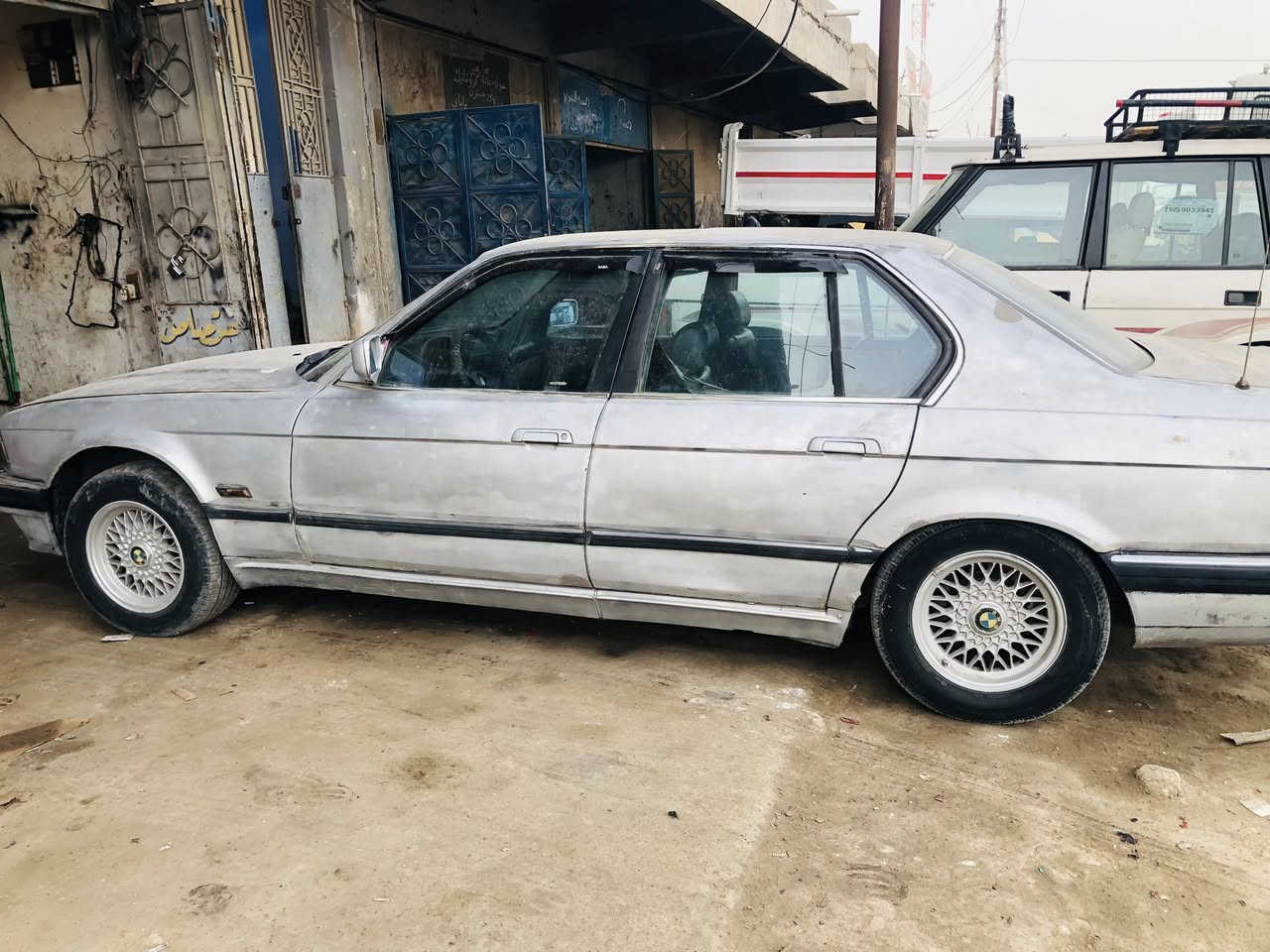 سلام عليكم مكلف بل نشر للبيع BMW 735 موديل 1987 السياره مثل ما موضح بل صور لونها والغرفه المكينه نعمه من الله للاستفسار الاتصال على الرقم ***********

