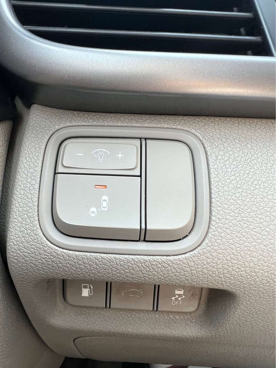 سلام عليكم 
اوبتيما 2016 fe+
رقم سليمانيه الدولي باسمي
مواصفات مري شفط وقلاب عند البك
اشاير مري
كشن سايق كهرباء+خزن وضعيتين
مرايه تعتيم 
حساسات جانبيه وخلفيه 
كامره دواره 
وباقي المواصفات المعروفه ضرر فقط بنيد سطحي يعني قطعه وحده صبغ
وصور الحادث مرفقه
السعر 132
للاستفسار *********** واتساب او انصال بغداد, العراق
