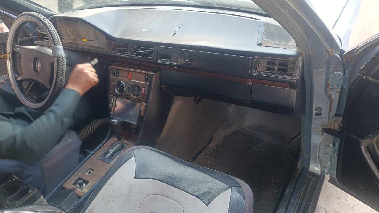 مرسيد دب كير ومحرك بطه سياره جاهزه كهربائيات شغاله سعر 20وبيها مجال ‪0772 331 8028‬
