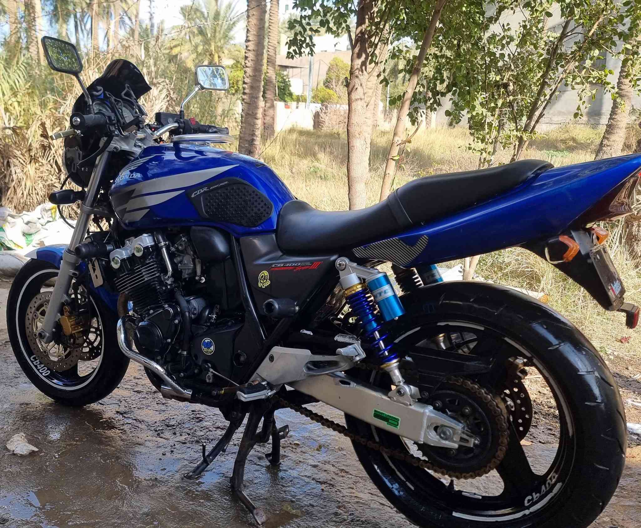 السلام عليكم دراجة CB400 جيل ثاني كابريتر للبيع دراجة كفالة عامة كلشي بيهه بلادي وبطناش 1و2و3 شرط دراجة متعوب عليهه مال جناي السعر 17 وبيهه مجال قليل مكاني ديالى بعقوبة رقمي ***********
