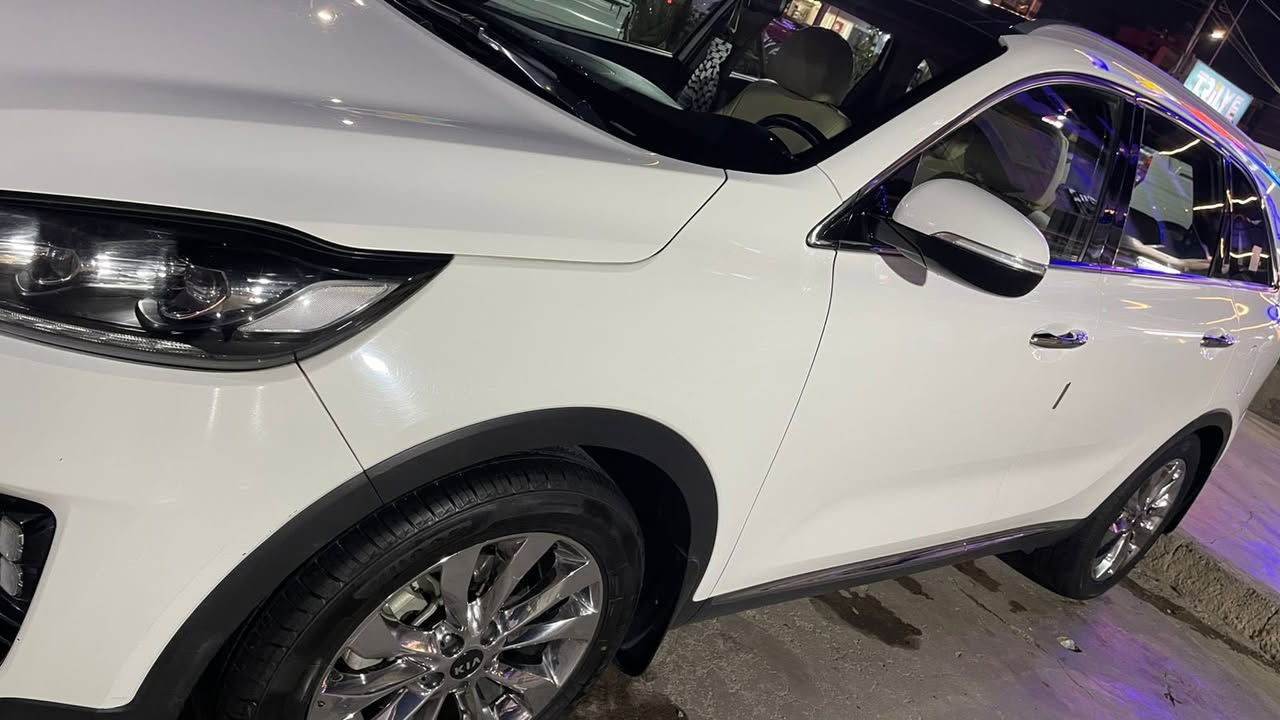 سورنتو ابيض 2018 خليجي بجم 2019
فول مواصفات 
ماشيه (142,000 ) 
 رقم السياره (بغداد )مشروع وطني بأسمي تحويل نفس اليوم مكان السيارة بغداد العامرية
السعر 235 وبيه مجال
السيارة بيها طخة بسيطة بالدعامية الخلفية ورصعة بالجنطة   مكفولة من الصبغ كفالة عامة 
مواصفات السياره 
محرك 6 سلندر 3500
كير 8 نمر
7 راكب
بنوراما 
تبريد ثلاث قطع مع التبريد الخلفي منفصل
شباك نيكل مع لد
تحكم ستيرن فول
مري شفط
بردات خلفية بلادي
شاشةمع نظام android و CarPlay  
نفيكيشن شغال 
نضام ملاحه جي بي اس GPS
انارة ترحيب ابواب ودوسات وداخل
جنطة كهرباء 
سايد ابريك رجل 
كامره خلفية دوارة
كشنات جلد الاصل كهرباء 
حساس امامي خلفي 
 5 ويل كب حجم 19 كروم 
 اربع انظمة قياده eco,sport, comfort, smart
***********
بغداد العامرية
