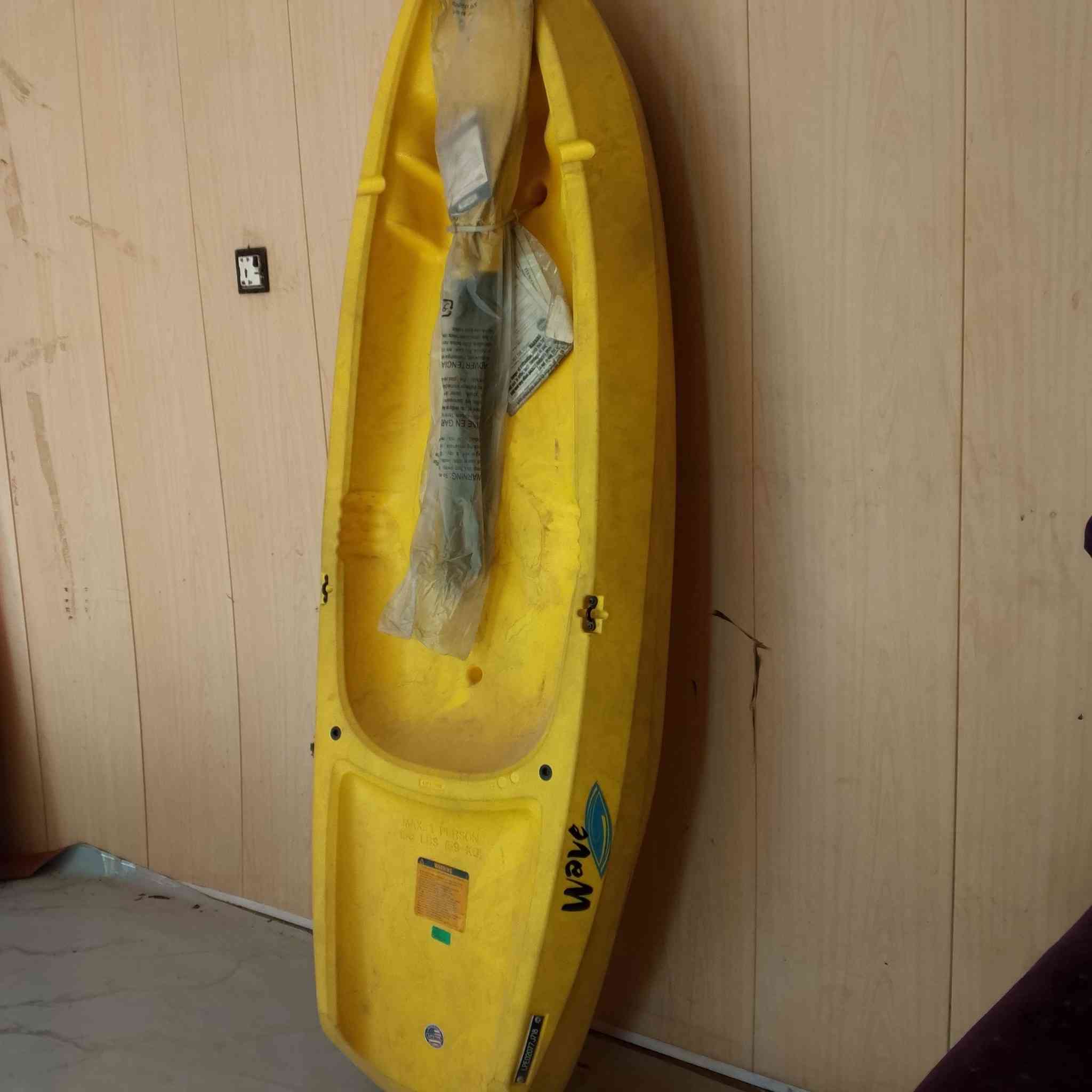 سلام عليكم كاياك جديد كارتون مع مجاديف بلاستك جودة جدا عاليه سعر 350 الف ***********
