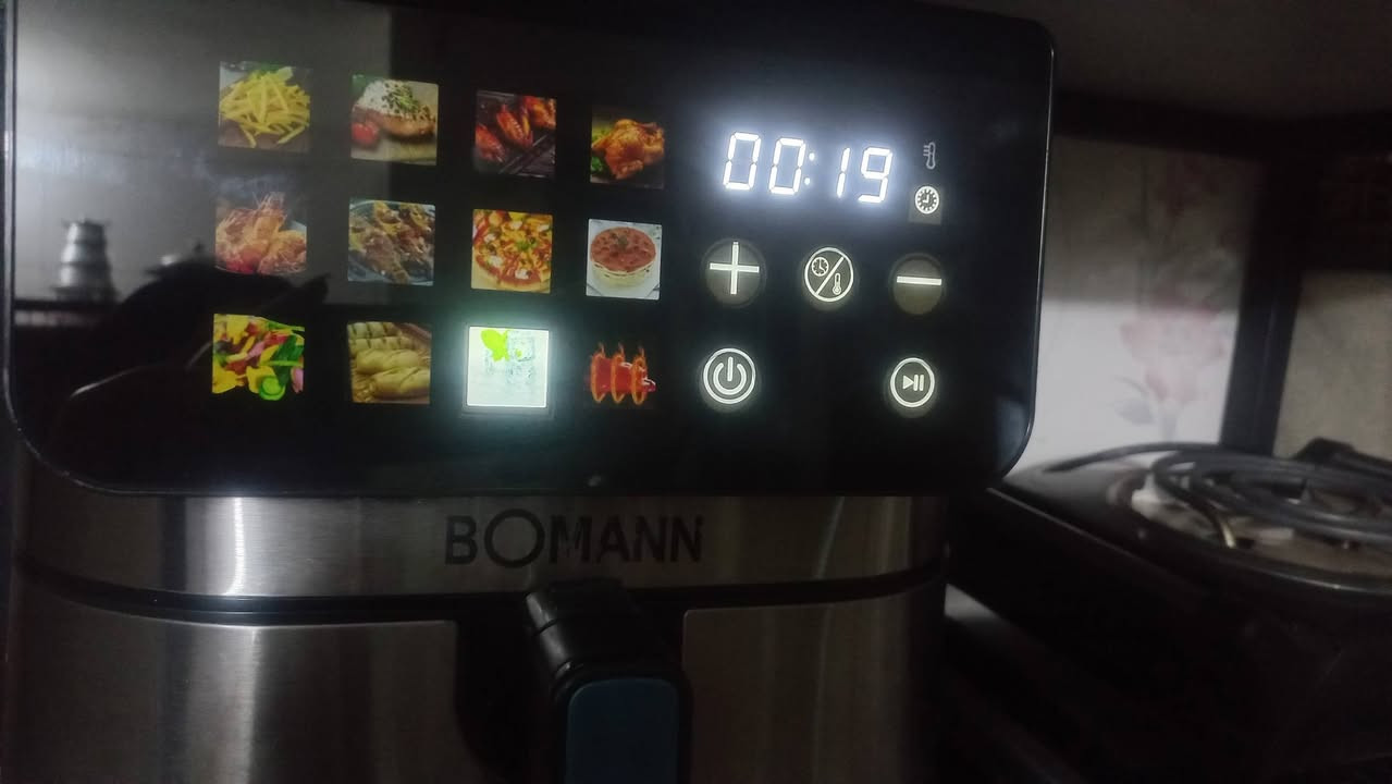 قلايه ماركة BOMAN حجم 12.5 بعدها جديده امانة الله بيها شاشه تحكم لمس تشوي وتقلي وتحمي وبيها خاصية تذويب الاكل الجامد كارتونتها بعدها موجوده

مكاني بالشعب


**إذا كنت صاحب هذا الإعلان وتريد حذفه لأي سبب، رجاءا أرسل رسالة إلى الدعم الفني**