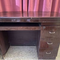 ميز للبيع سعر 50 الف   07705844489