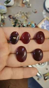 احجار عقيق يماني  غير معالجة غير مطبوخة  مع ضمان إسترجاع في حال ثبت عك...