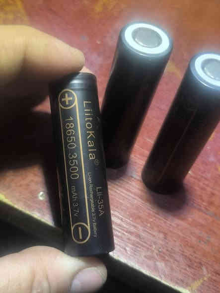 بطاريات ليثيوم متنوعة جدد وشغالات  كلمن وسعره وكميته تواصل على الخاص او اتساب ***********
