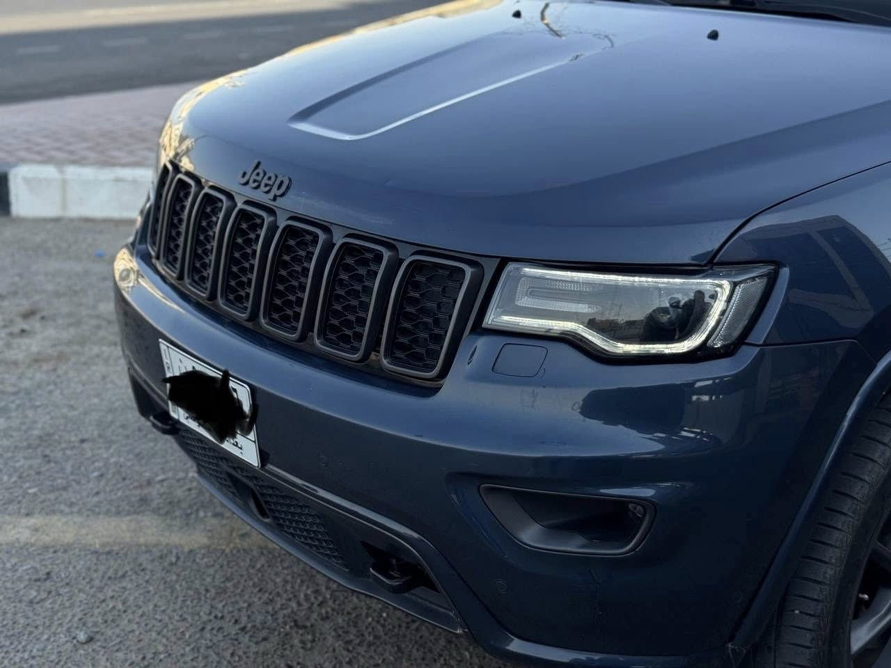 السلام عليكم
جيب گراند شيروكي ثمانينيه خليجيه
* رادار امامي مع مانع تصادم . 
* تحذير الخروج عن المسار . 
* دفع رباعي 4x4 محرك 3600 
* المقاعد الأمامية كهربائية .
* ذاكرة لحفظ وضعيات الجلوس . 
* المقاعد الأمامية  تبريد وتدفئة . 
* المقاعد الخلفية مع تدفئة . 
* انظمة القيادة .
* نقطة عمياء ..
* مقود السائق كهربائي . 
* تدفئة ستيرن . 
* سقف بانوراما .
* شاشه كبيرة مع نفكيشن GPS . 
* كشافات ضباب بروجكتر زنون . 
* تشغيل عن بعد .
* صندوق كهربائي .
* حساسات أمامية . 
* حساسات خلفية .
* كاميرا خلفية .
* مرايا متحسسه للضوء العالي . 
* محدد سرعة . 
* نظام بريك اوتماتيكي ( Auto Break System )  
* رادارات .
* المسافة المقطوعة ( 74000 ) كيلو
* وبعد هواية مواصفات .
بيها فقط بارد بالبنيد موضح بالصور قبل التكحيل مسويها يم المندلاوي
* السعر ( 315$) وبيها مجال 
تلفون (*********** ) 
مكاني كربلاء
