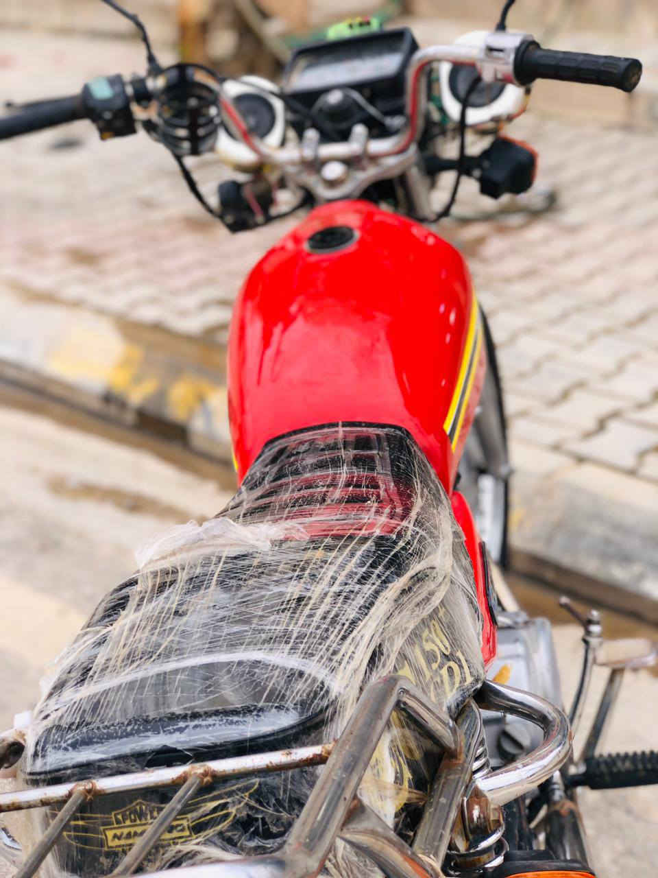 سلام عليكم ماطور تايكر مودي 2020 الدراجه نضيفه تعال كلب وأخذ الدراجه كدام العين مكاني القادسيه قطعه 500 مقابل جامع ابو بكر السعر 350 وبيها مجال خابرني *********** متواجد على الفيس
