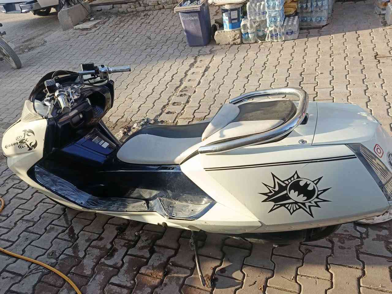 دراجه ماكسام مكنيه ما مفتوحه دراجه نضيفه للبيع او مراوس اربعه كير نضيفه سعر700 بيه مجال للطيبين دراجه الله شاهد ما خذه مليون بس لئن ما عندي مكان اله اريد ابيعه شراي يتوصل على رقم ***********

