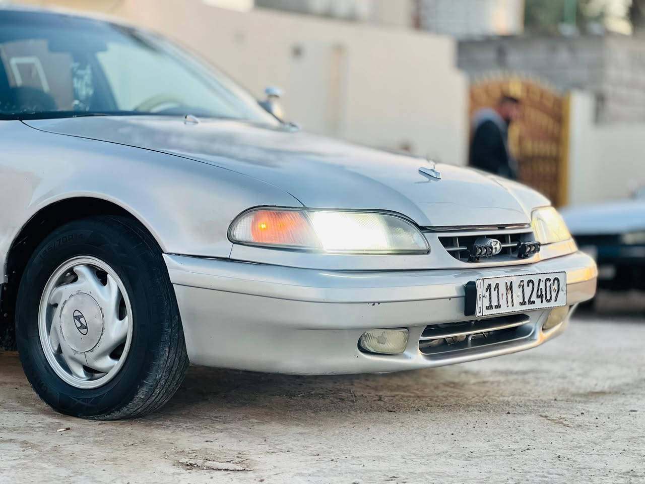 السلام عليكم شباب. وينة اليدور نضيف هذا النضيف بشرط الكفالة من التاير. ل التاير. سوناتا تو 1993. رقم بغداد انكليزي بسمي شخصيآ شرط التحويل هزة جديدة ورقم جديد وسنوية 2030. 
كير اوتو محرك مفتوح 2000. محرك +. كير. حاوية ب الشرط 
صدر أمامي خلفي ب الكارتون ولا طسة ولا خرخشة 
كهربائيات بوضع الشركة من الطول ل الطول   كلة شغال. وبلادي 
 تخم تاير. جديد. + ويل كب. بلادي.  
سنتر لوك ريموند 
شاشة أندرويد اصلي. + سستم سماعات + كاميرا 
كشنات+ ارضية جلد تفصال 
منضومة زنون اصلي عالي ناصي 
اربع جام شغال. تبريد ثلج وية السويج 
صبغ. عام بدون ضربة قواعد دبل شركة. 
كيجات كلة شغال. 
 مكاني ديالى سراجق 
السعر 53 وبي مجال قليل 
***********
