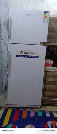 ثلاجه لبيع نضيفه استخدام قليل سعر 650 وبيه مجال للاستفسار 07705551499