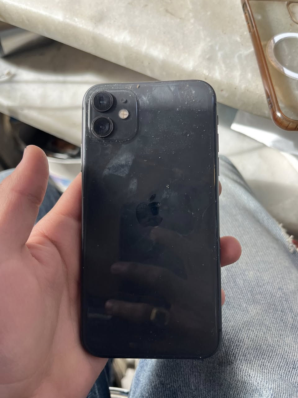 ايفون 11 عادي مبطاريه 73ذاكره 128 مبدل شاشه وشاشه بيها كسر  بس ما مأثر علمس مكانه كربلاء حي لعامل رقم بدون ملحقات ***********سعره 120 مجاله بسيط كلش

