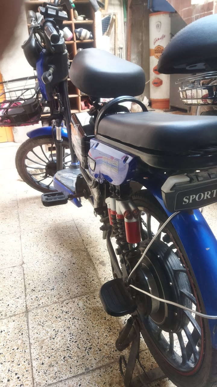 اعادة النشر بسبب الوعود الكاذبة دراجة للبيع سعر 120 يحتاجلها تبديل باتري واحد بس والباقي كلو شغال شرط مكاني موصل ايسر***********
