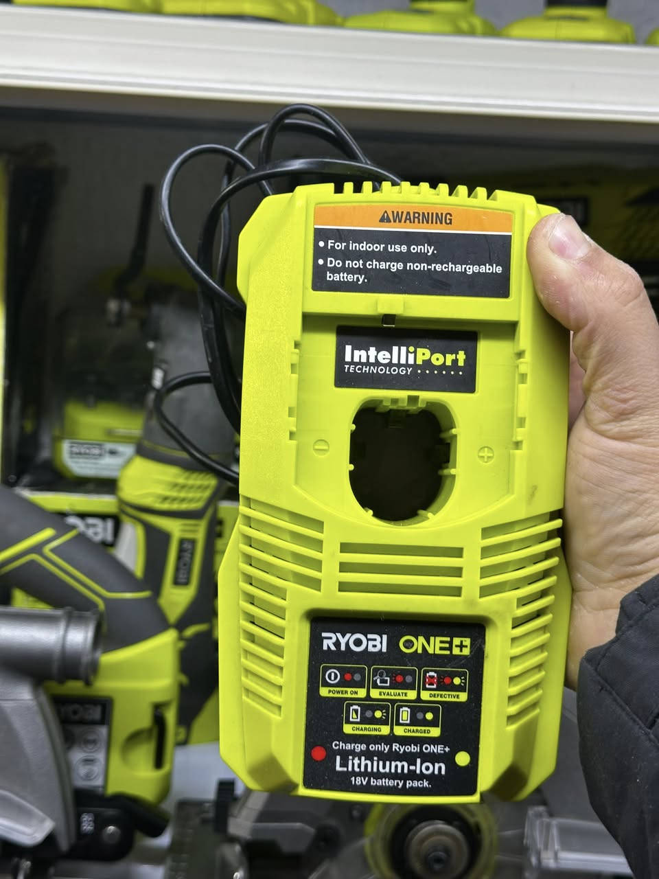 سلام و علیکم متوفر دریل و بطاریە و شاحنە من شرکە ریوبی الیابانی

و لبب من شرکە میک تولس سویدی هیە هم مارکە عالمی و روح ابحث عن میک تولس للکوالیتی مالتهە 
توصیل موجود ***********
