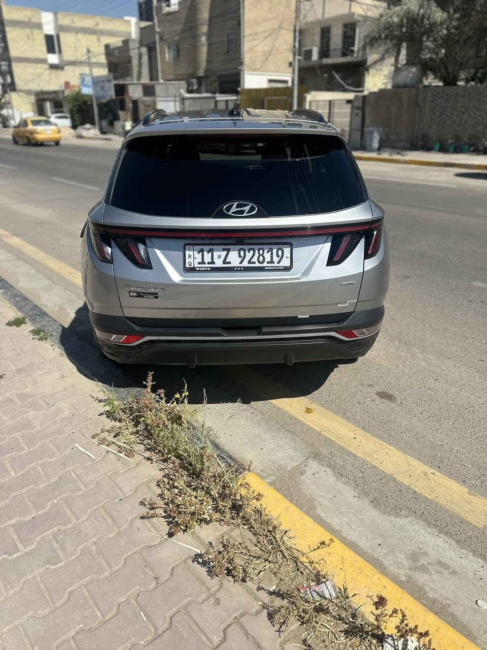 السلام عليكم توسان2023 سياره كلش نضيفه جاهزه من كلشي مالبيت سنويه جديده هزه جديده حادثها ربع البنيه ومسوي نفسه السياره فول عده الفتحه ب195 مكاني محكمه العدل بغداد *********** ماكو واتساب
