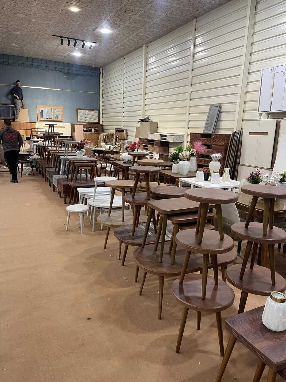 بسم الله 
كل ماهو جديد من اثاث منزلك🌹تخم ديوان 🌹تحفيات 🌹ميز طعام 🌹ميز تلفاز🌹جزامه 🌹كنتو 🌹طبلات 🌹اسعار الديوان من 350 الى الى 500 🌹موجود جميع القياسات 
عنوانه نجف شارع جامعه وفاء قرب مجسرات الزهراء ع
***********
