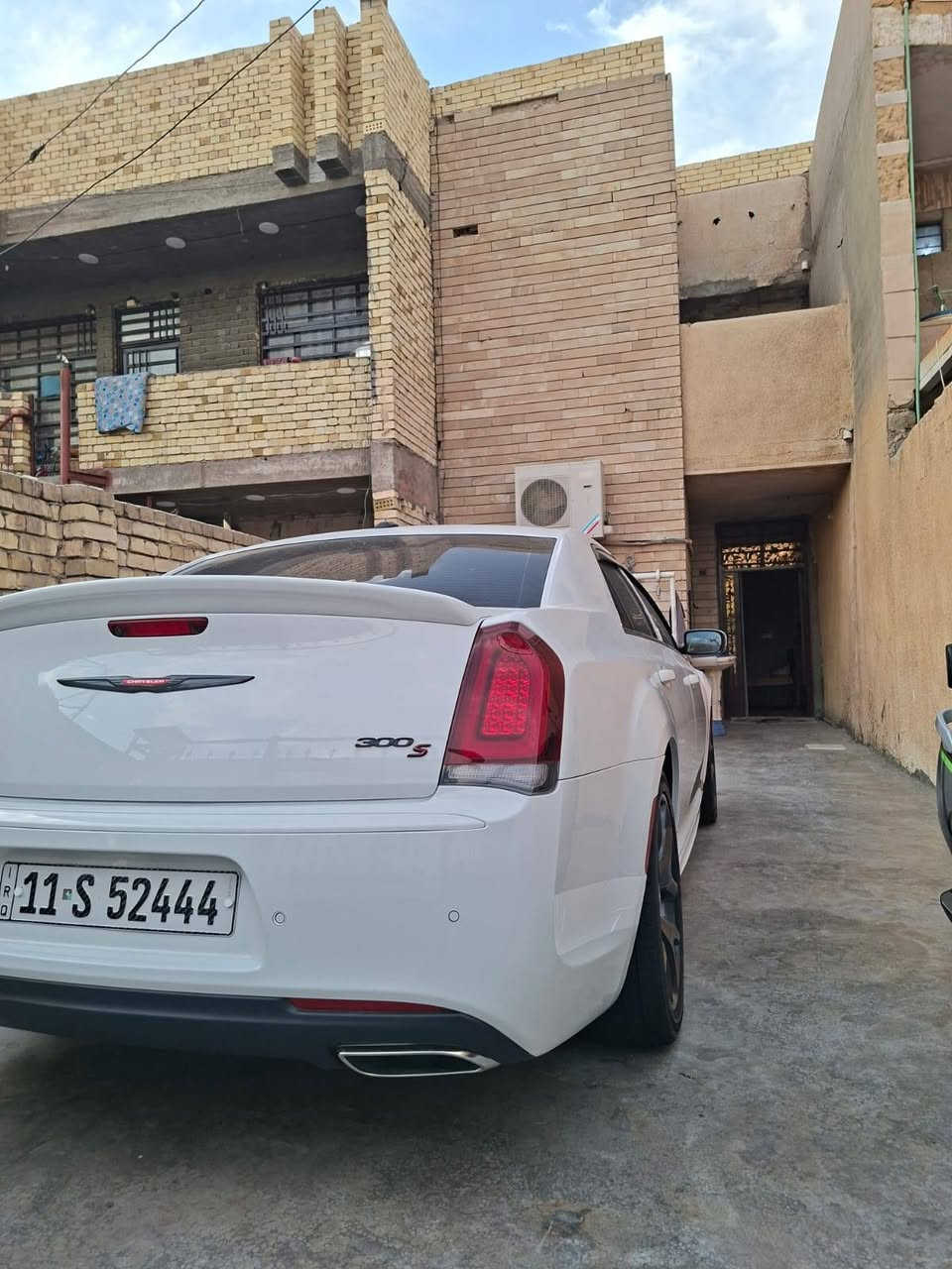 السلام عليكم للبيع أوباما خليجي وكالة هارلم موديل ٢٠٢٣ مكفوله كفاله عامه بس الدعاميه الماميه مصبوغه اثر شخوط فول مواصفات ماشيه ١٤ الف  *********** السعر ٣٥٠ وبيه مجال قليل
