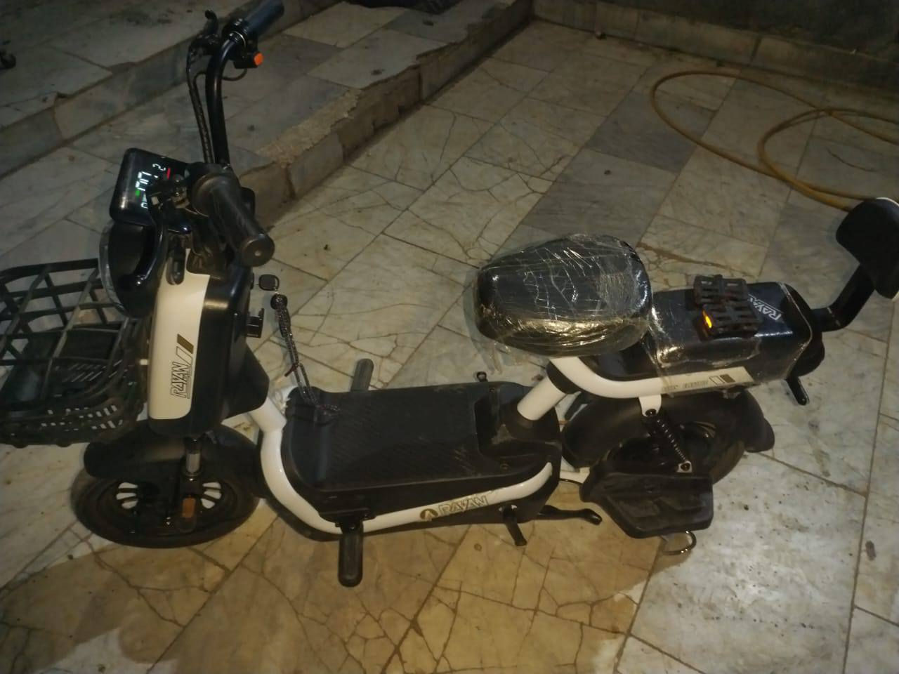 للبيع نضيفه فول ماشيه قليل مستعجل على البيعه
سعر 350 وبيه مجال رقم ***********
