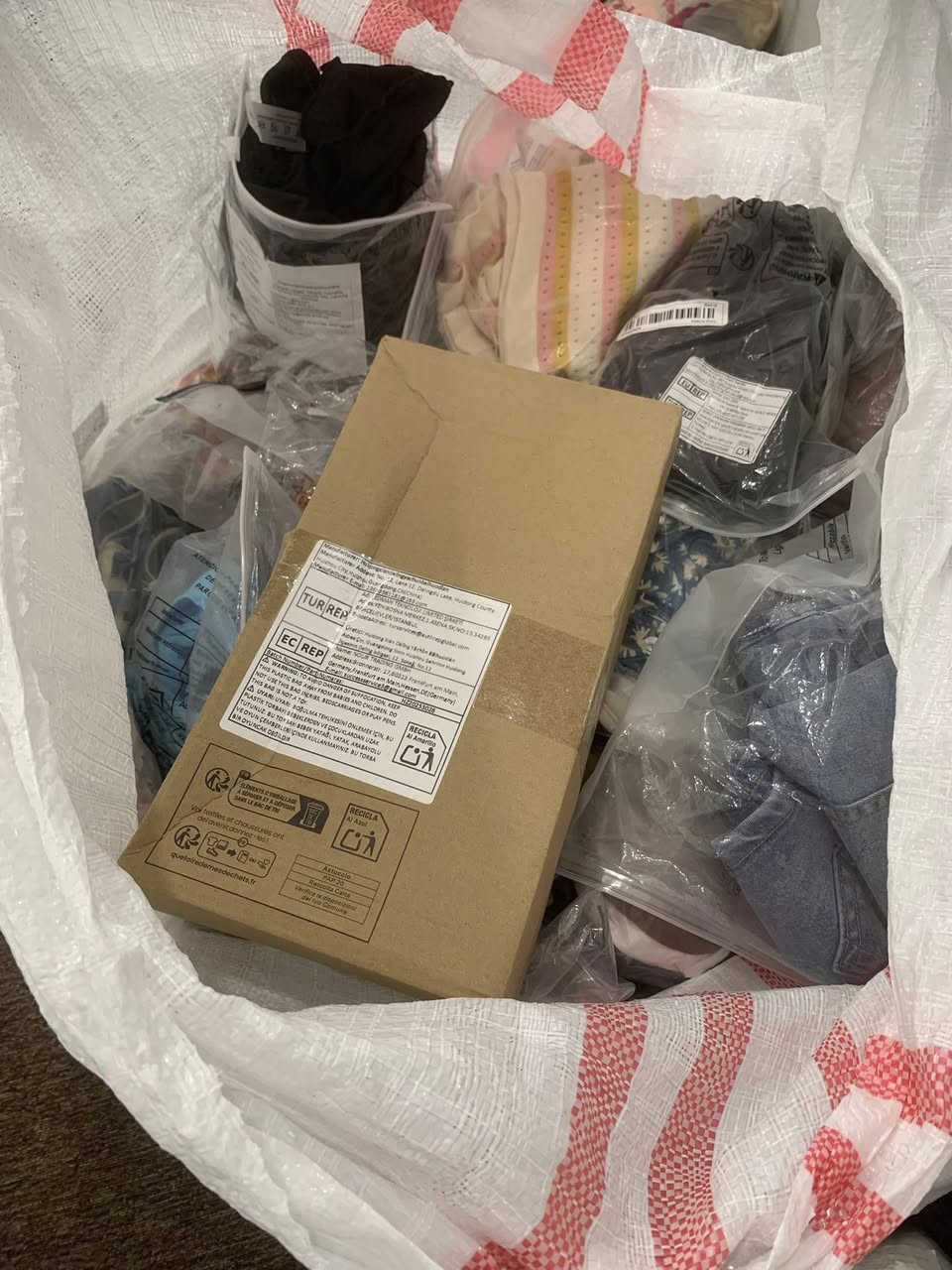 شليف 100 قطعة كلشي بي ملابس نسائي واحذية وشحاطات مكس ب150 الف الي يريده يدخل خاص يعني القطعة اذا تبيعها ع 3000 دينار تلزم بيها 150 الف


**إذا كنت صاحب هذا الإعلان وتريد حذفه لأي سبب، رجاءا أرسل رسالة إلى الدعم الفني**