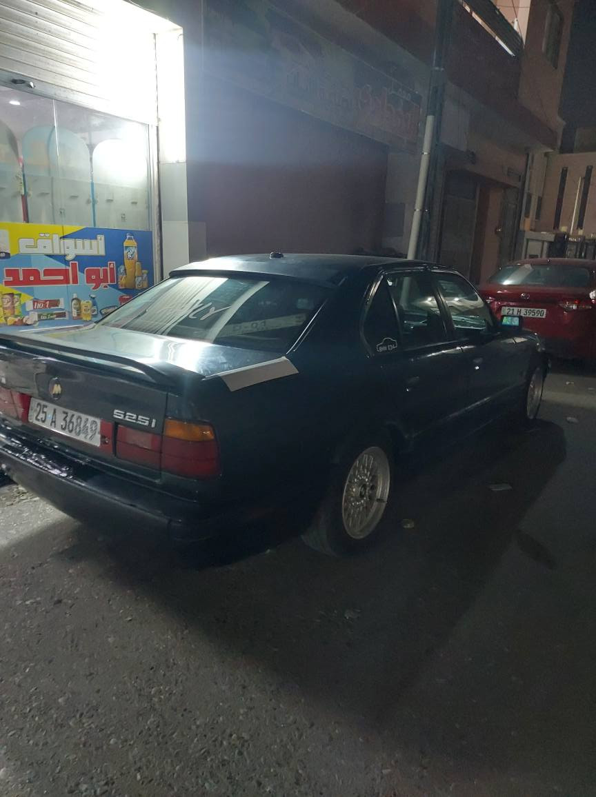 سلام عليكم لبيع بي ام 525 بسمي دفتر بانزين موجود  بدون ضربه بدون بارد هم انطي سياره بل شرط كهربياته كله شغال اربعه تيرات جديد قفل مركزي ال سياره فول بس كير عادي موديل 88 مكان سياره كركوك سعر 45  *********** كركوك, العراق
