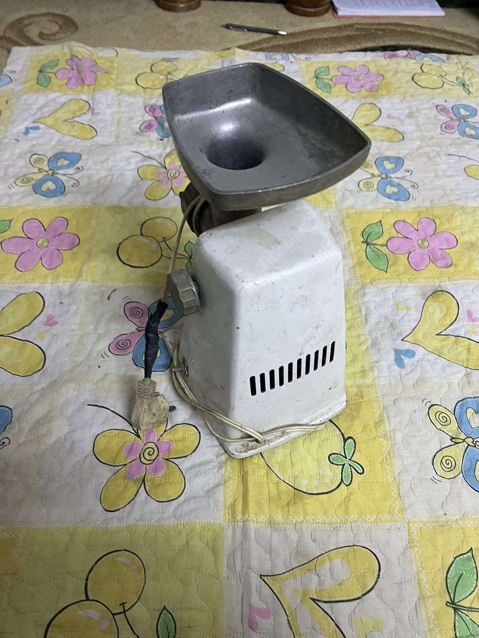 سلام عليكم قلايه هوائيه شغاله قيم واخذ بيه كسر بسيط مو ضح اصليه ماركة سلفر كوك سعره مناسب 
مع مثرامه اصليه قديمه جيل القديم  سعره مناسب قيم واخذ. مكاني بغداد حي اور ***********
