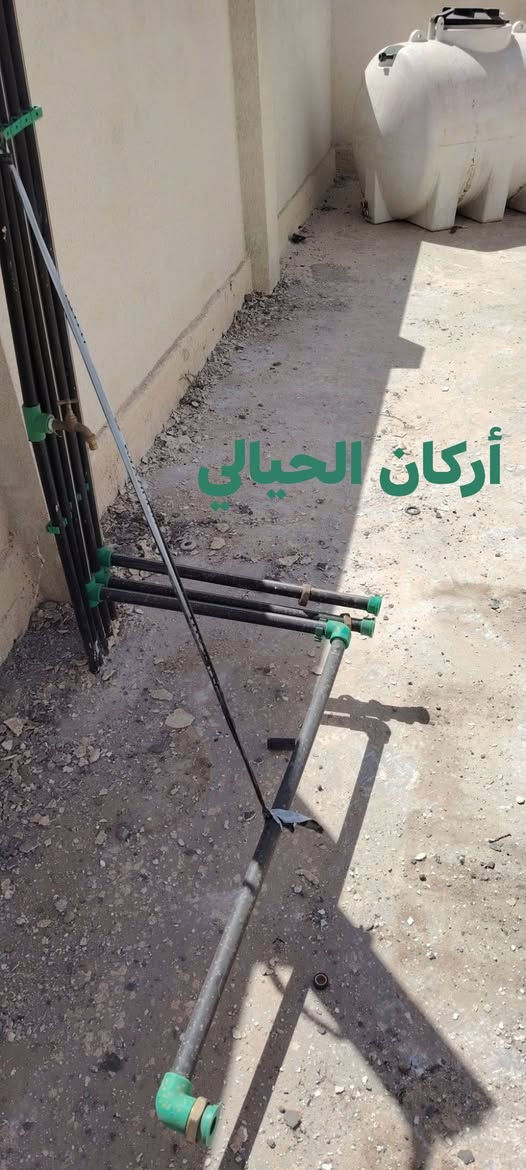 تم إنهاء عمل تنضيف السطح وجلي السطح تجهيزها ان شاء الله للماده العازله للسطوح مقاوم للمياه والرطوبة وعازل حراري للاستفسار على الأرقام التالية ***********او *********** ان ان شاء الله ينال اعجابكم
