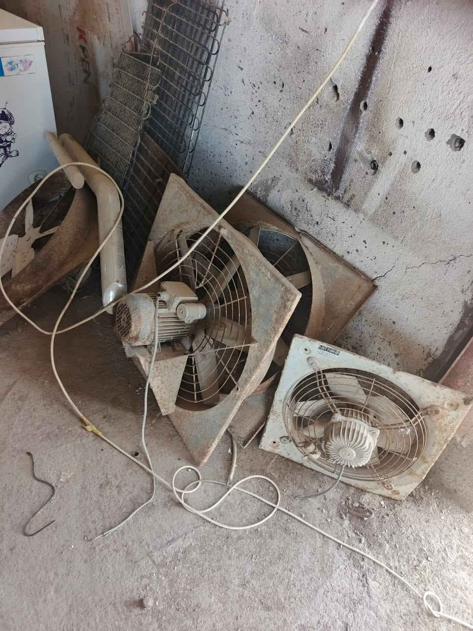 مفرقات للبيع عدد 4شرط شغل
واسط الصويره طريق مطار ***********
