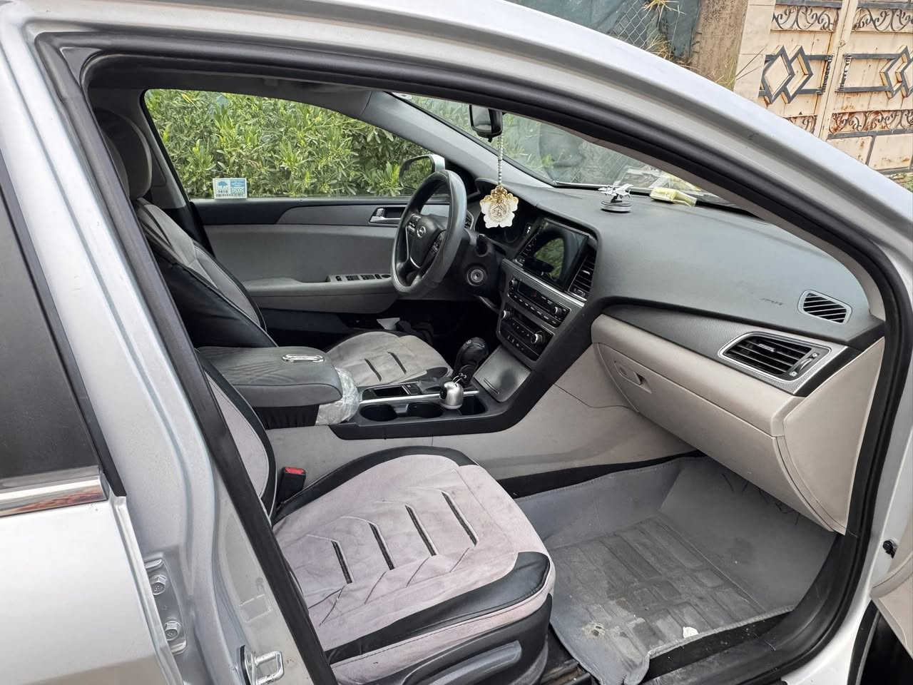 سوناتا ٢٠١٦للبيع 
كاميرا خلفية شاشة ٤سلند محرك٢٤٠٠  رقم اربيل واكو اهواي مواصافات سعره ١٢٣ وبيها مجال بسيط اني. مكلف بالنشر هذا رقم صاحب السيارة الشراي يتصل ***********
