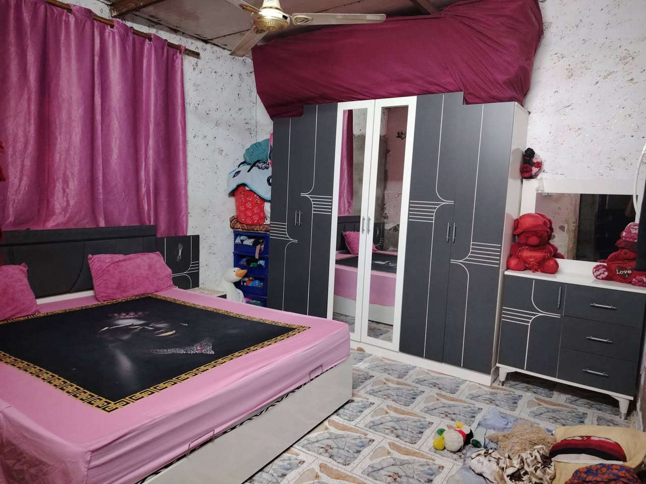 سلام عليكم شباب للبيع غرفه تركيه جديده استعمال قليل السعر 500 وبيها مجال مكان بغداد الزعفرانيه ***********
