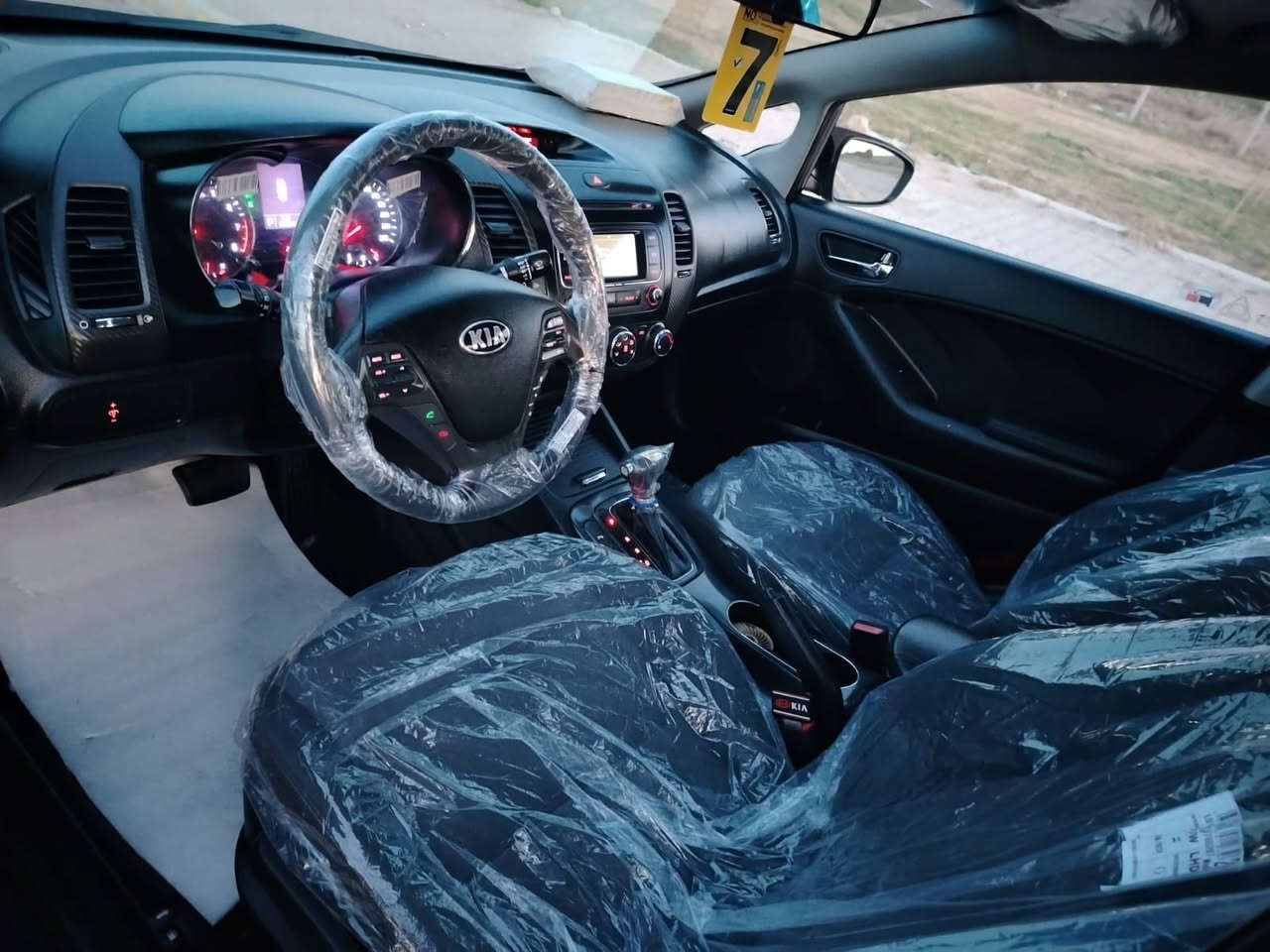 مكلف بالنشر سلام عليكم كيا سيراتو خليجي موديل 2014 جديدة جدا 
مرايه شفط
أوتو بارك
تبريد قطعتين
حساس أمامي وخلفي
شاشه كبير وبلاد
كلين تايتل بدون صبغ بدون بارد
كير ومحرك شرط ماملعوب بيه
خمسه ويل كروم سبير مانازل
دبل سويج شخاطه
سنويه ورقم وهزه و زينگه كلها لحد ٢٠٣٠
من الاخير سياره ع البلاد
سعره ١١٨ بيه مجال قليل
للإستفسار مكاني كركوك  ***********
***********
