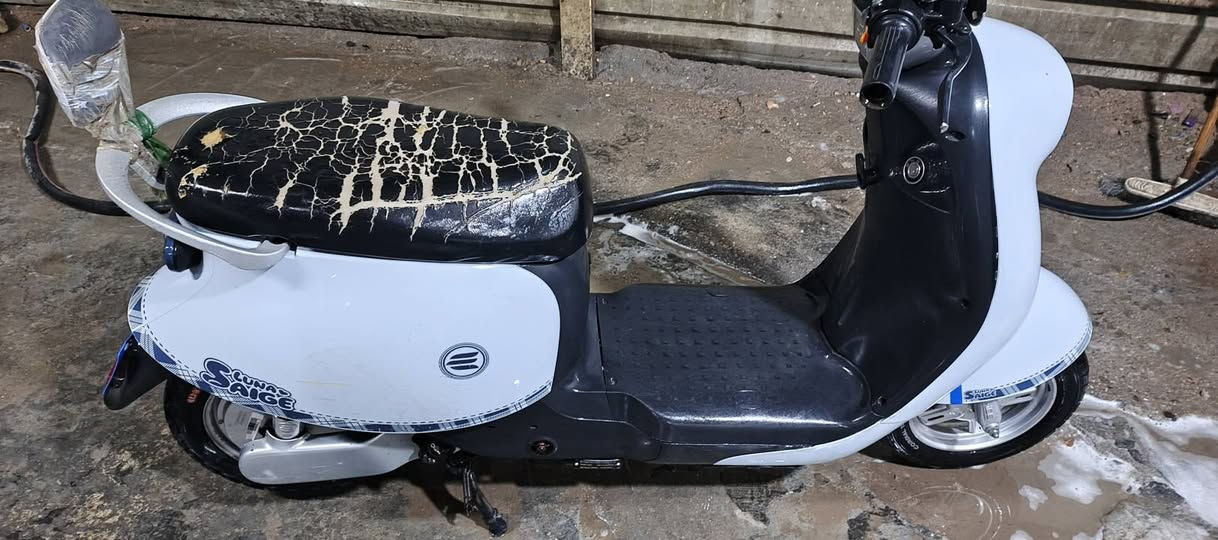 دراجه شحن للبيع خمس بطريات السعر ٥٠٠الف وبيهه مجال عنوان المحموديه ***********
