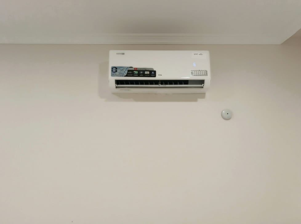 سبلت TCL انفيرتر بخاصية التحكم بالأمبير (فئة KCI) 🍃
التكييف المثالي مع إمكانية تشغيله والتحكم به من الموبايل عن طريق تطبيق TCL Home 📲

لمواصفات الأساسية:
• تقنية الانفيرتر.
• تحكم واي فاي من الموبايل عن طريق تطبيق TCL Home. 
• موفر للطاقة 
• خاصية التحكم بالأمبير على 4 مراحل مع حفظ الذاكرة.
1 طن (2 أمبير، 3 أمبير، 4 أمبير، وتلقائي)
1.5 طن (3 أمبير، 4 أمبير، 6 أمبير، وتلقائي). 
2 طن (4 أمبير، 6 أمبير، 8 أمبير،وتلقائي)
• ضاغط استوائي T3 مصمم للمناطق شديدة الحرارة.
• مزوّد بغاز R410A، وهو الأحدث من نوعه ويعتبر الغاز رقم واحد في الحفاظ على البيئة والتوفير في استهلاك الطاقة.
• ريش ذهبية مقاومة للصدأ والعوامل المناخية القاسية.
• تدفق هواء بأربعة اتجاهات.
• تدفئة وتبريد، لراحتكم في جميع المواسم.
•  ضمان 3 سنوات على المنتج والضاغط.
للطلب التواصل مع الصفحه او الاتصال *********** 
العنوان بغداد السيديه / نهاية شارع الصناعه
