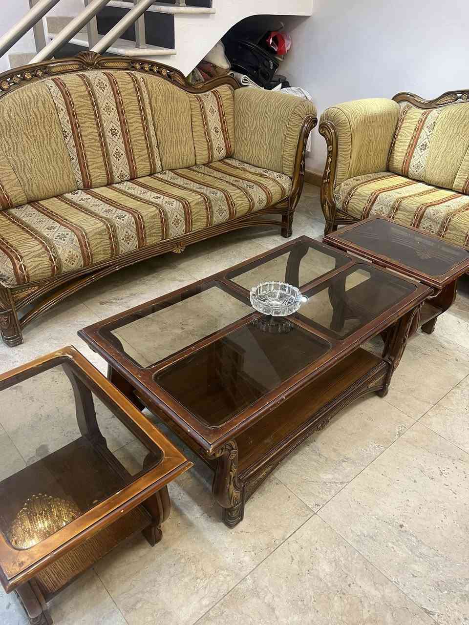 للبيع
طقم قنفات بحالة جيدة جداً
قنفة كبيرة لثلاثة اشخاص
قنفة لشخصين
اربعة كراسي مفردة
السعر 500 الف دينار
وللبيع ...
ميز وسطي مع طبلتان السعر 50 الف دينار

للتواصل
***********
