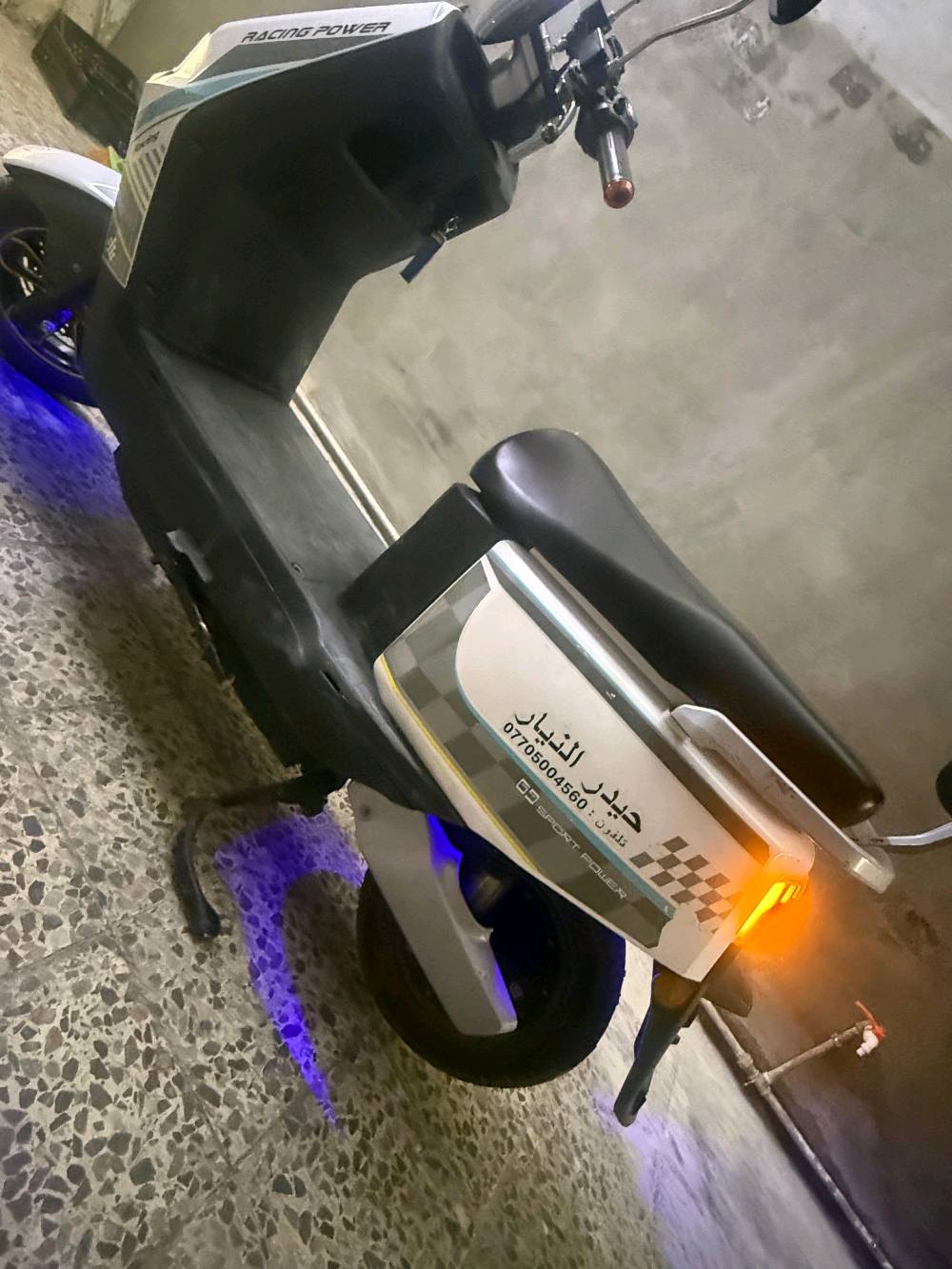 دراجة كهربائية "رادينج باور" بحالة ممتازة جداً، مصممة للأداء العالي. الأنوار الأمامية والخلفية تعمل بكفاءة وتوفر إضاءة قوية، مما يعزز الرؤية والأمان. الشاشة الرقمية تعرض البيانات بشكل واضح مثل السرعة وحالة البطارية. تعد اختيار مثالي للتنقل اليومي بكل سهولة واقتصادية.و الرقم الاول ***********
الثاني ***********
